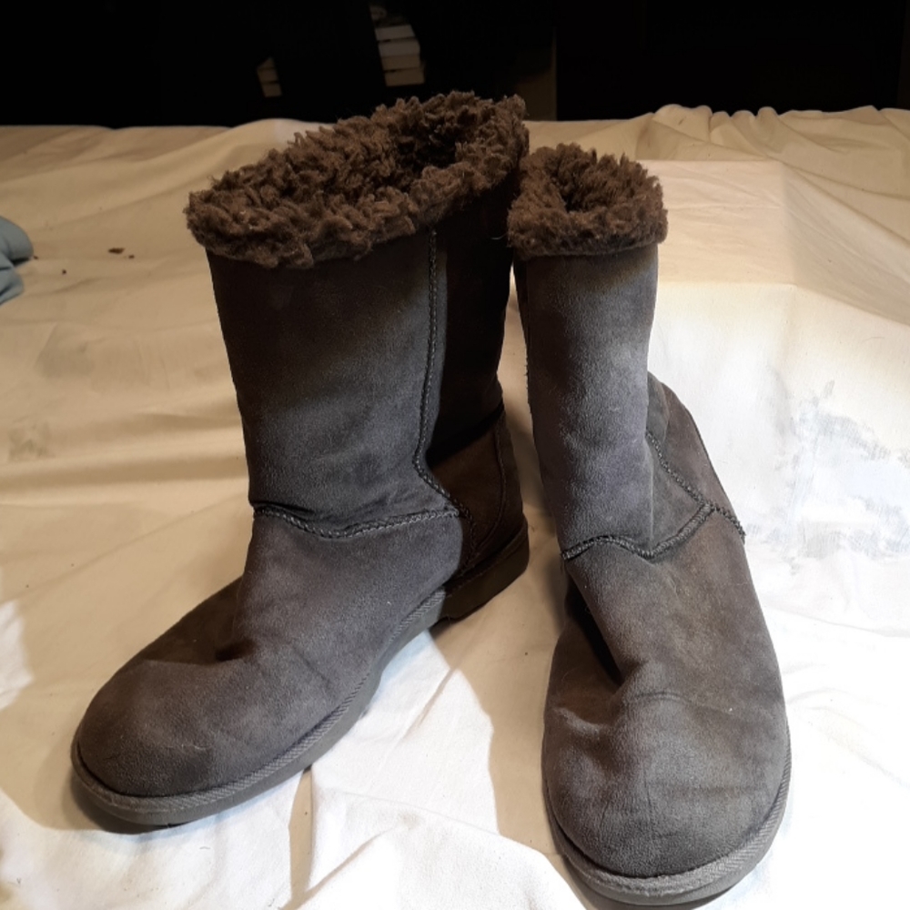 SO gray flat boots